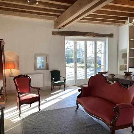 Familial Avec Piscine Partagee Et Jardin Tranquille Meillard