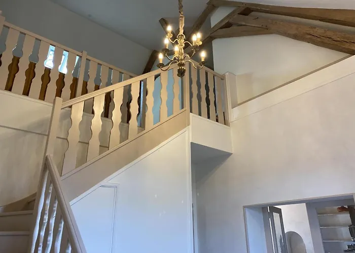 Calme Et Lumineux Dans Propriété De Caractère Avec Piscine - Fr-1-489-557 * Meillard