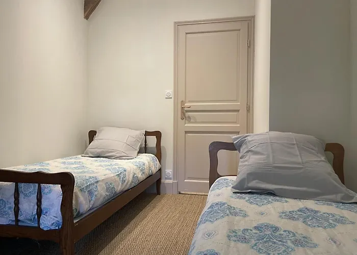 Hébergement de vacances Calme Et Lumineux Dans Propriété De Caractère Avec Piscine - Fr-1-489-557 *